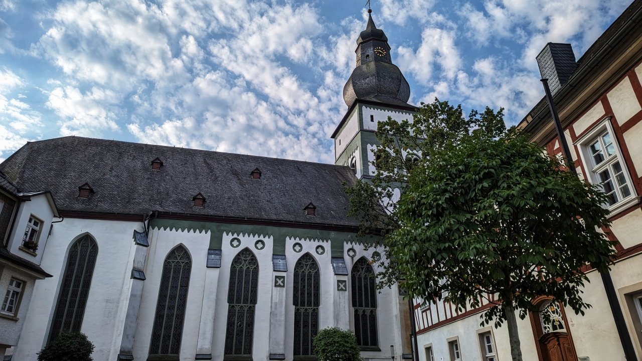 Die Pfarrkirche St.-Johannes Baptist in Attendorn. von privat