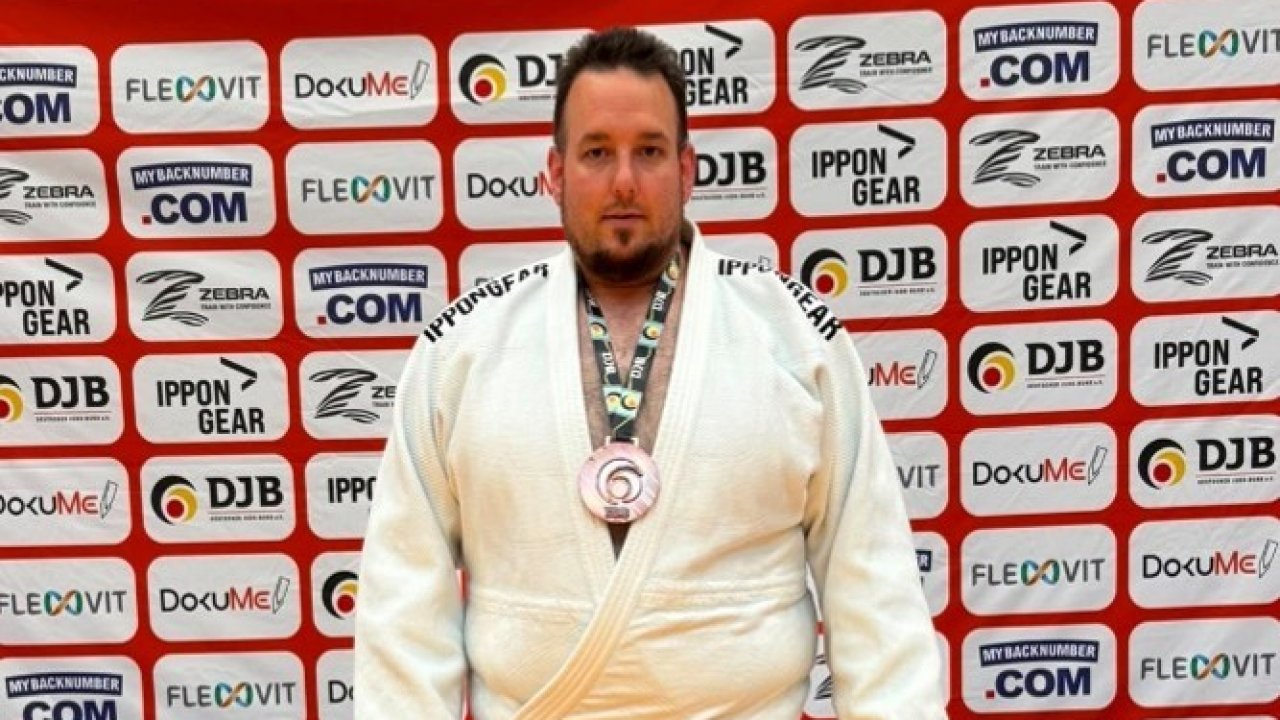 Christian Bentke sicherte sich bei den deutschen Meisterschaften im Judo (Ü30) den dritten Platz. von TV Attendorn