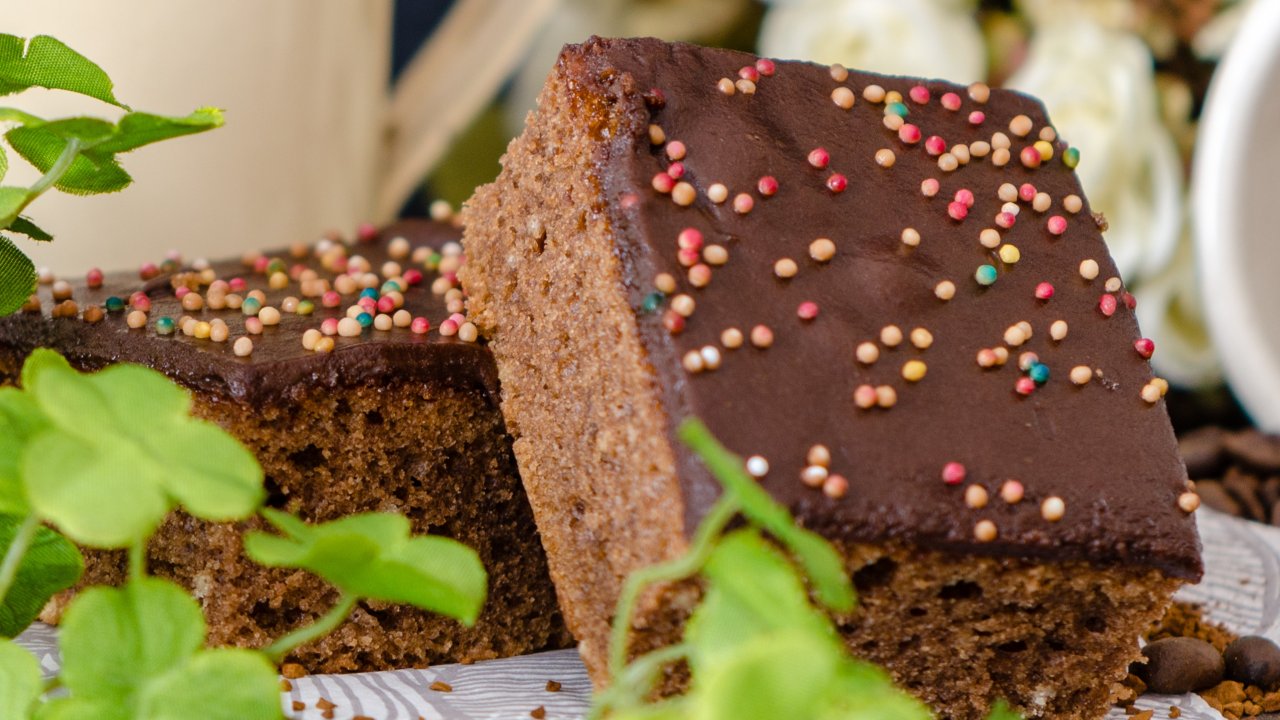 Mit der Aktion „Brownie gegen Rechts (-extremismus)“ möchte die AG es TUT sich WAS auf die politischen Positionen und Aussagen der AfD aufmerksam machen und gleichzeitig zum Austausch anregen. von pixabay