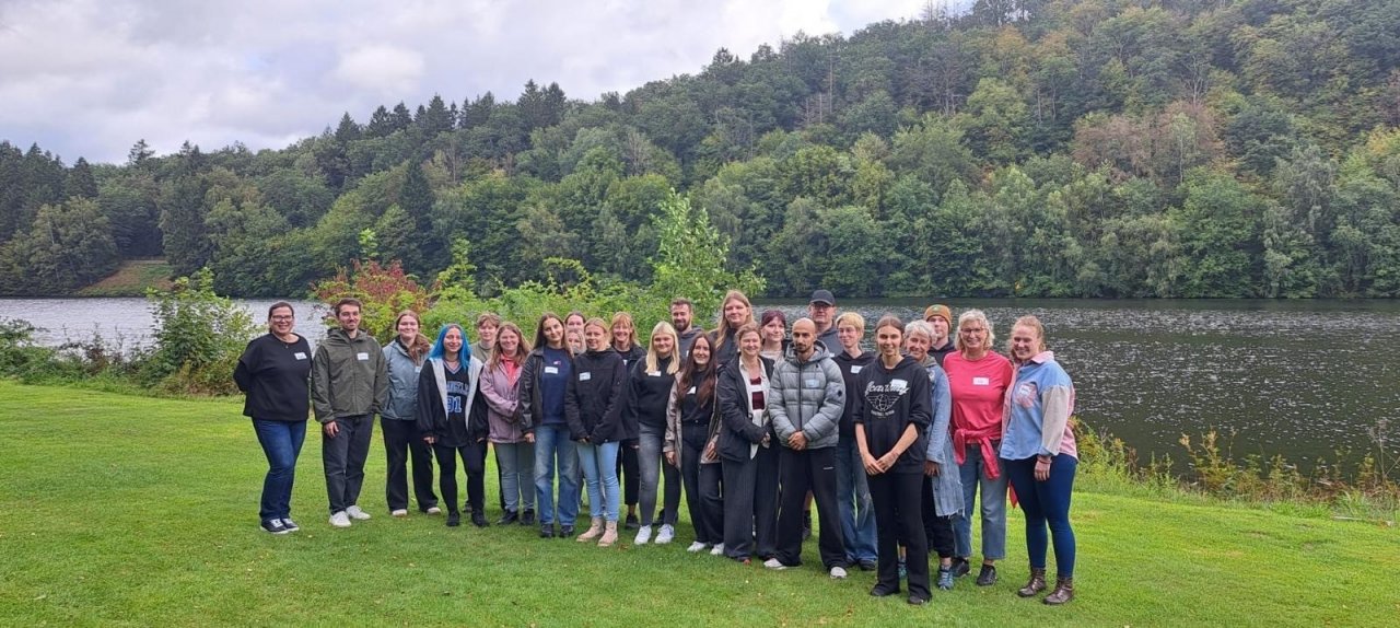 Alle Auszubildenden (25 Natur-Talente) aus den fünf Kremer-Standorten trafen sich zu einer gemeinsamen Azubi-Fahrt unter dem Motto „Raus aus der Komfortzone“. von privat