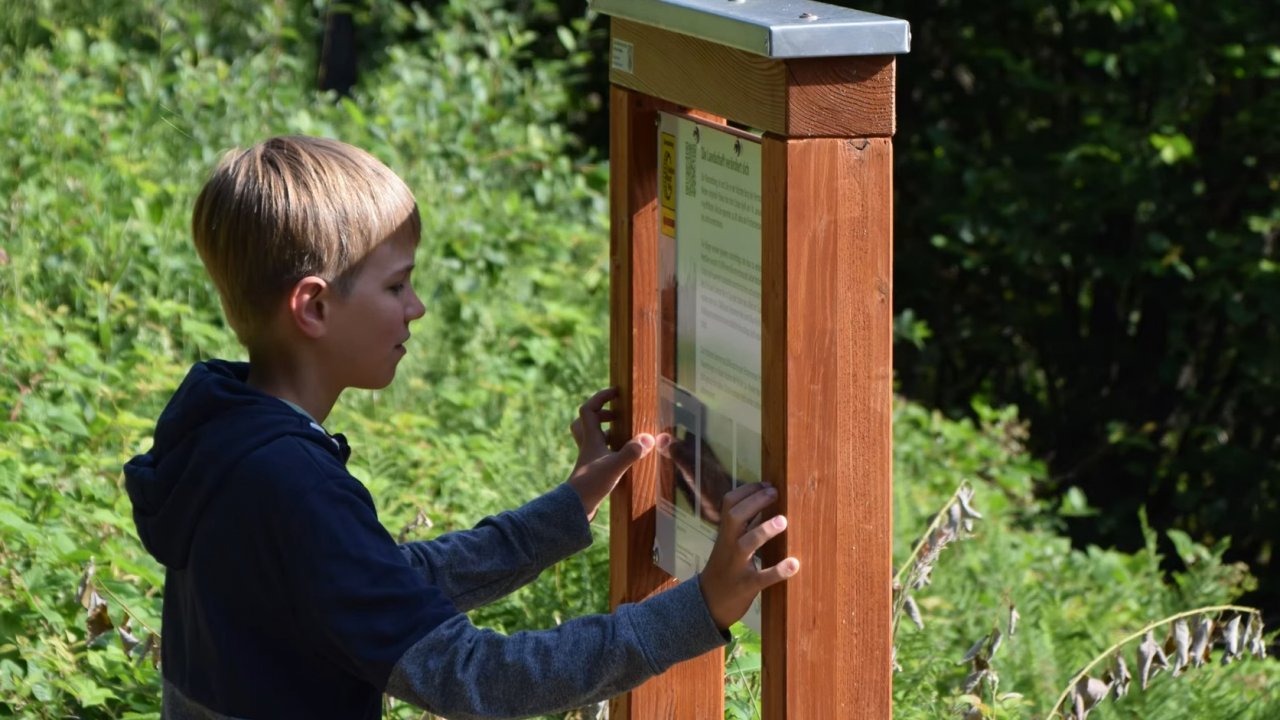 Der Gruben-Kunstweg-Weg in der Rhonard bei Olpe. Schautafeln informieren über die Geschichte des Bergbaus. von Heimatverein Olpe