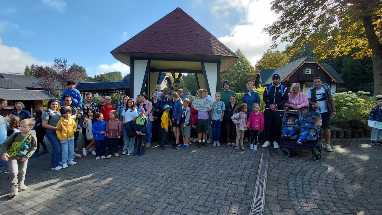 Ein Gruppenfoto vor dem Eingang. von privat