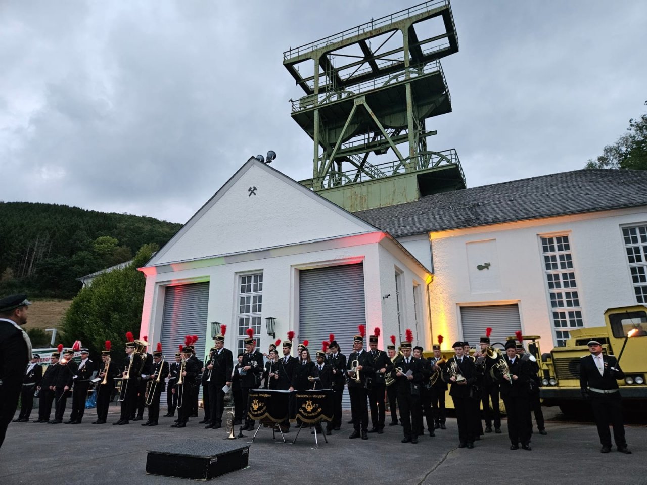 Die Meggener Knappenkapelle gab wieder ihr traditionelles Serenadenkonzert am Siciliaschacht. von Petra Droste