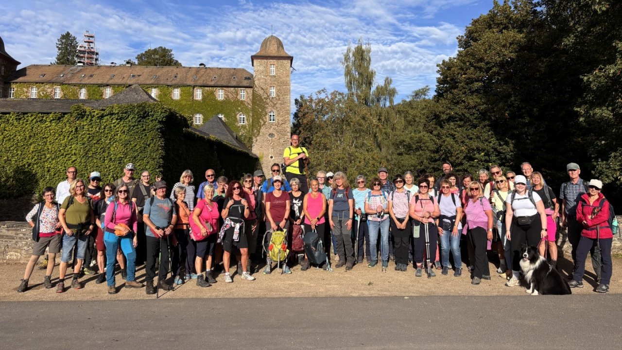 Die Pilgergruppe stellt sich zum Gruppenfoto auf. von privat