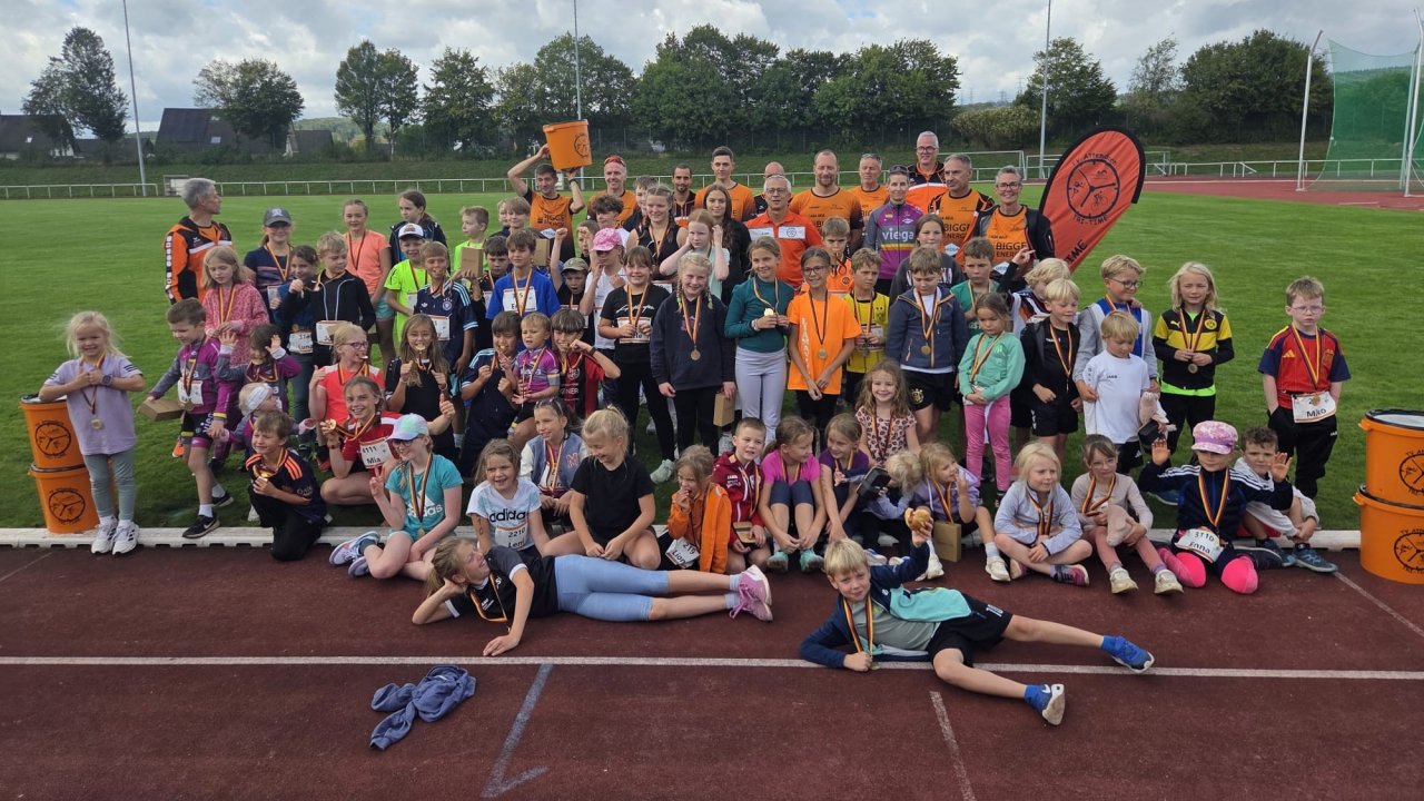 80 Nachwuchs-Athleten nahmen am Kinder- und Jugendtriathlon in Attendorn teil. von privat