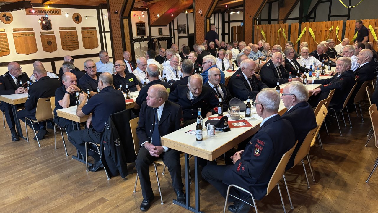 Das 40. Treffen der Feuerwehr-Ehrenabteilungen fand in Lichtringhausen statt. von Feuerwehr Attendorn