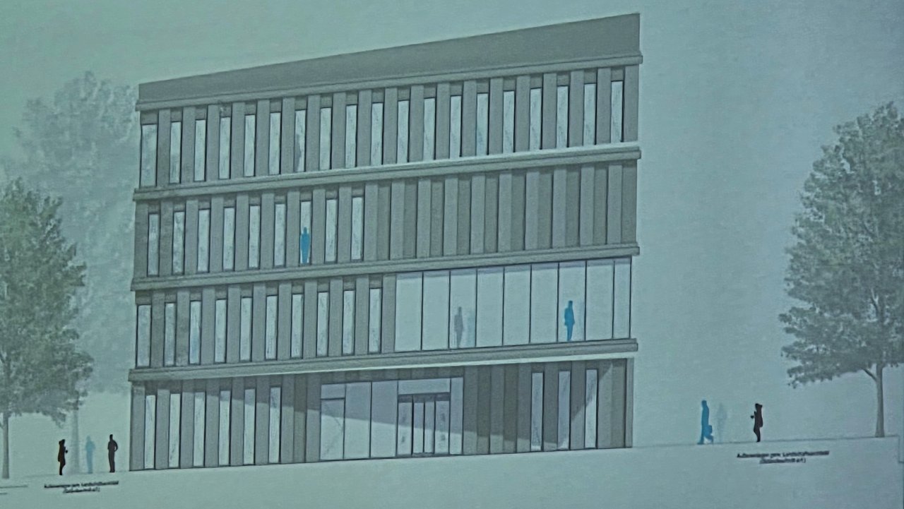 Die Ostansicht des geplanten Rathauses mit dem Haupteingang. von BKS Architekten