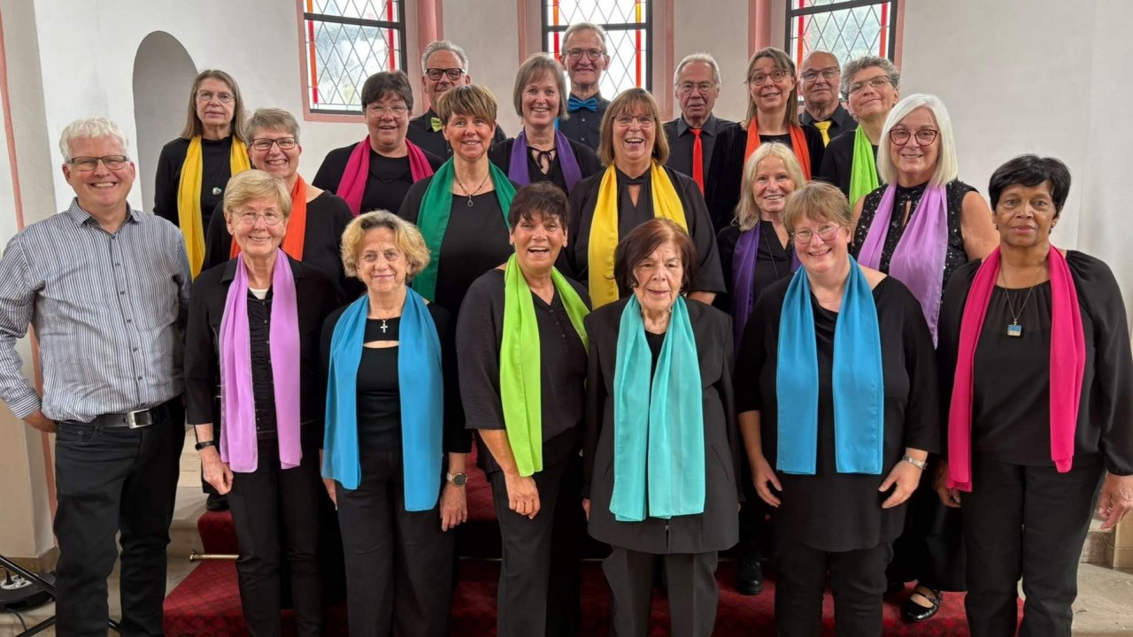Der Gospelchor Upstairs lädt zu seinem Jahreskonzert in die evangelische Kirche Olpe ein. von privat