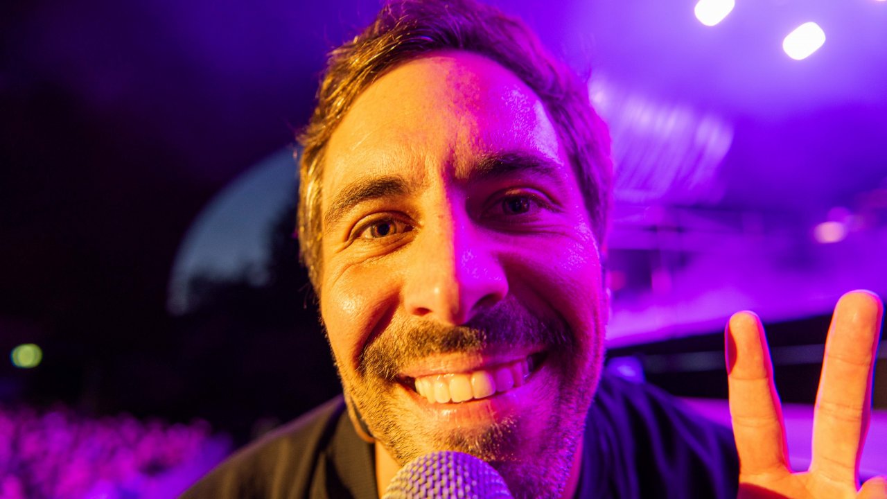 Mit absoluter Spielfreude sorgte Max Giesinger bei seinem zweiten Besuch in Elspe für einen gelungenen Auftakt des Indian Summers. von Nils Dinkel