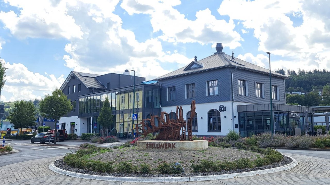 Das Bürgerhaus „Alter Bahnhof“ am Attendorner Bahnhof. von Jana Becker