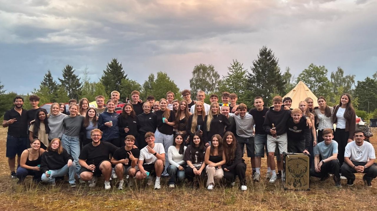 Die Q2 des Gymnasiums der Stadt Lennestadt (Foto) freut sich auf das Fußball-Duell gegen die „Konkurrenz“, die Q2 des Gymnasiums Maria Königin. Anstoß ist am Samstag, 26. September, um 18 Uhr auf dem Sportplatz in Kirchhundem. von privat
