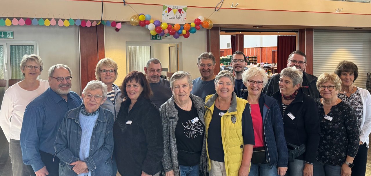 Zum 300. Mal hat am Mittwoch, 23. September, der Warenkorb Altenhundem seine Türen für bedürftige Menschen aus Lennestadt und Kirchhundem geöffnet. Rund 50 Helfer sind hier seit Jahren Monat für Monat ehrenamtlich im Einsatz. von Kerstin Sauer