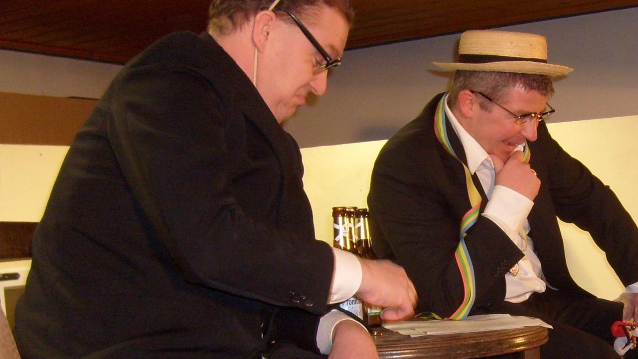Karl Kappes und Bernhard Bockbier präsentieren am 21. November ihre schrägsten Songs im Heldener Dorfhaus „Alte Feuerwehr“. Karten können ab Donnerstag, 1. Oktober, gekauft werden. von Dorfverein Helden