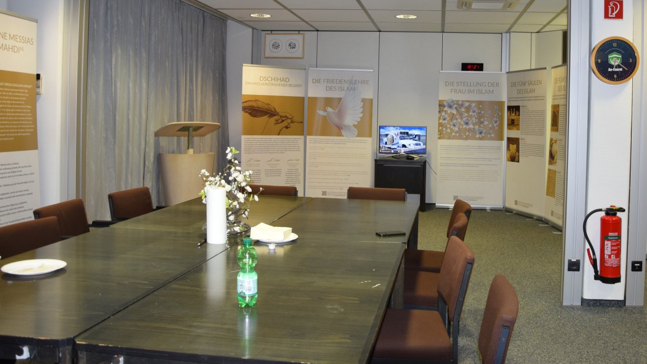 Das Gemeindezentrum der Ahmadiyya Muslim-Gemeinde. von Leoni Hermes
