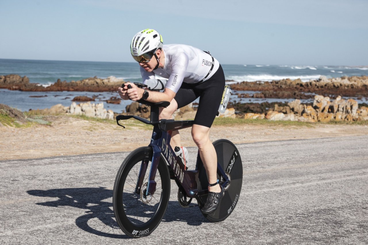 Für Peter Dornseifer geht am 10. Oktober ein Traum in Erfüllung: Gemeinsam mit mehreren Tausend Menschen wird er sich auf Hawaii einer der anspruchvollsten sportlichen Herausforderungen stellen: dem Ironman. von sportograf.com