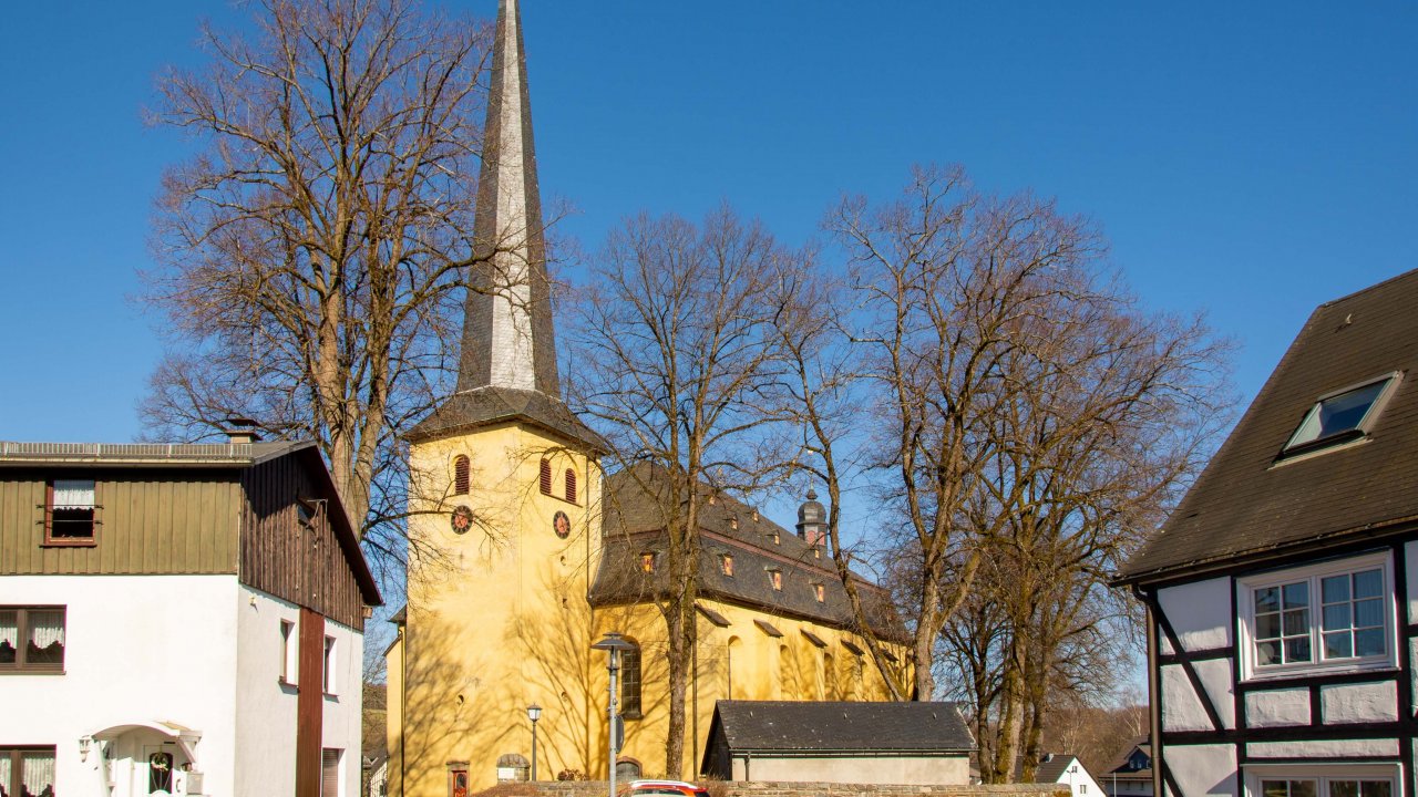 Die Pfarrkirche in Wenden. von Nils Dinkel