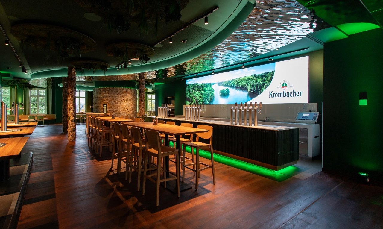 Die Braustube der neuen Erlebniswelt. von Krombacher Brauerei