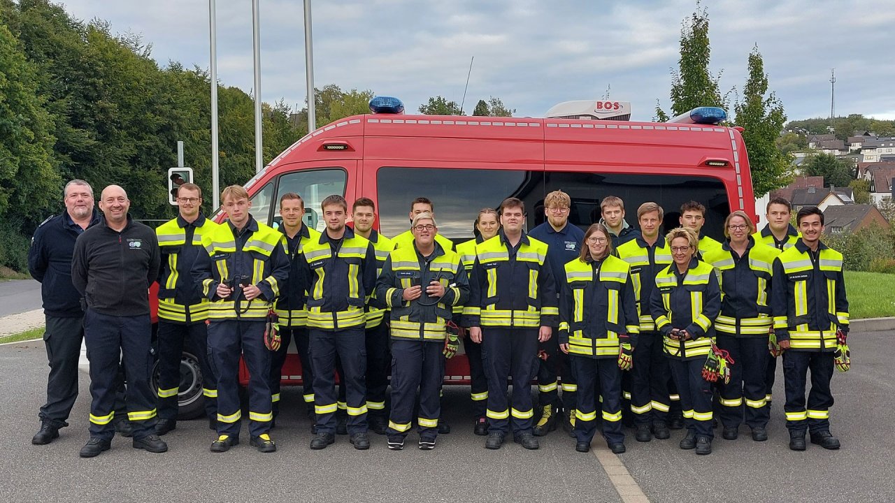 Nach einer Weiterbildung können sich 18 Einsatzkräfte der Freiwilligen Feuerwehr der Gemeinde Finnentrop nun als Sprechfunker bezeichnen. von Freiwillige Feuerwehr der Gemeinde Finnentrop