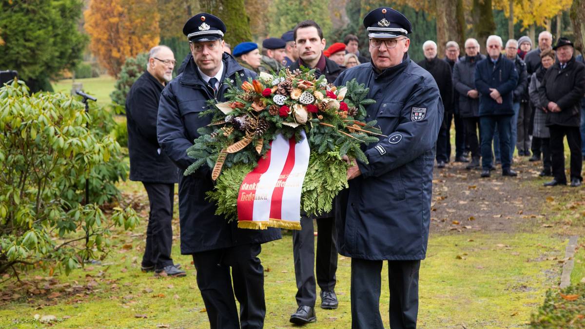 Anlässlich des Volkstrauertages am Sonntag, 15. November, findet in diesem Jahr keine öffentliche Gedenkfeier am Ehrenmal auf dem Katholischen Friedhof an der Windhauser Straße statt. von Markus Dietrich 