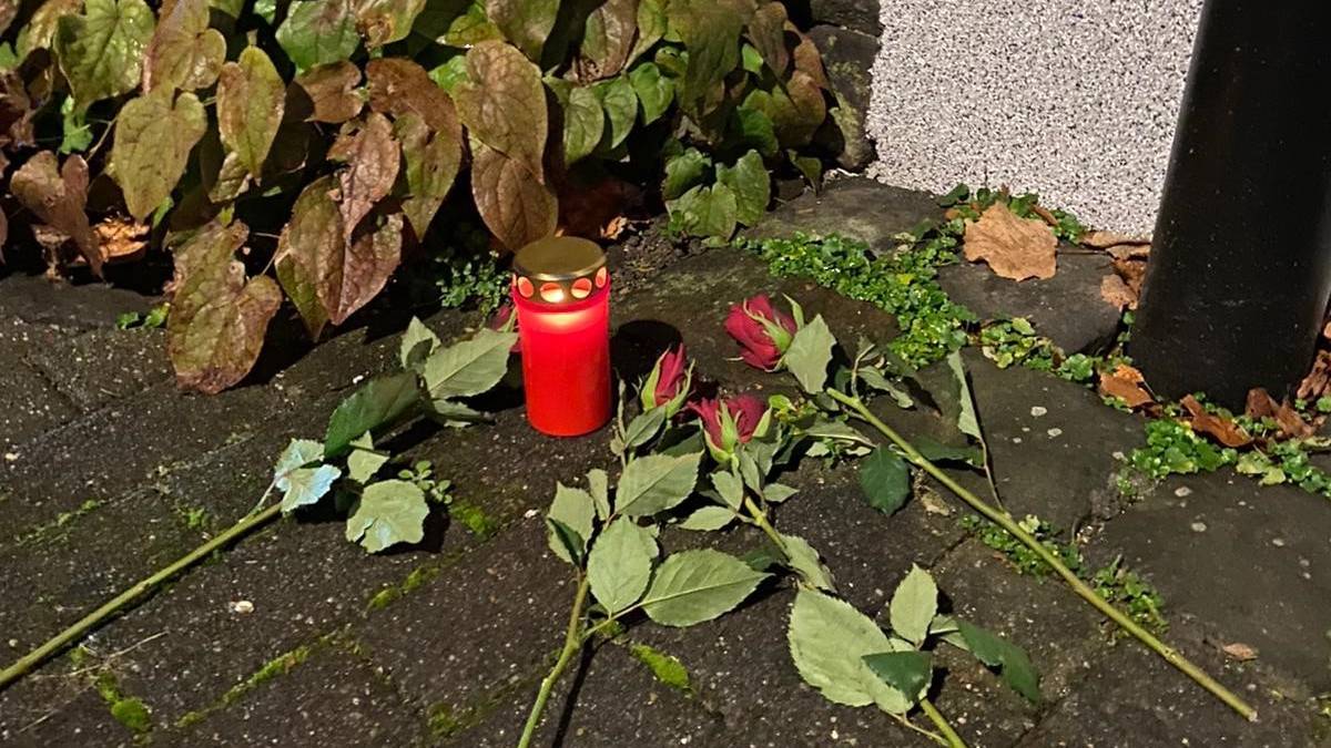 Olper Grüne erinnern am 10. November 2020 mit Rosen und Lichtern an Pogromnacht von privat