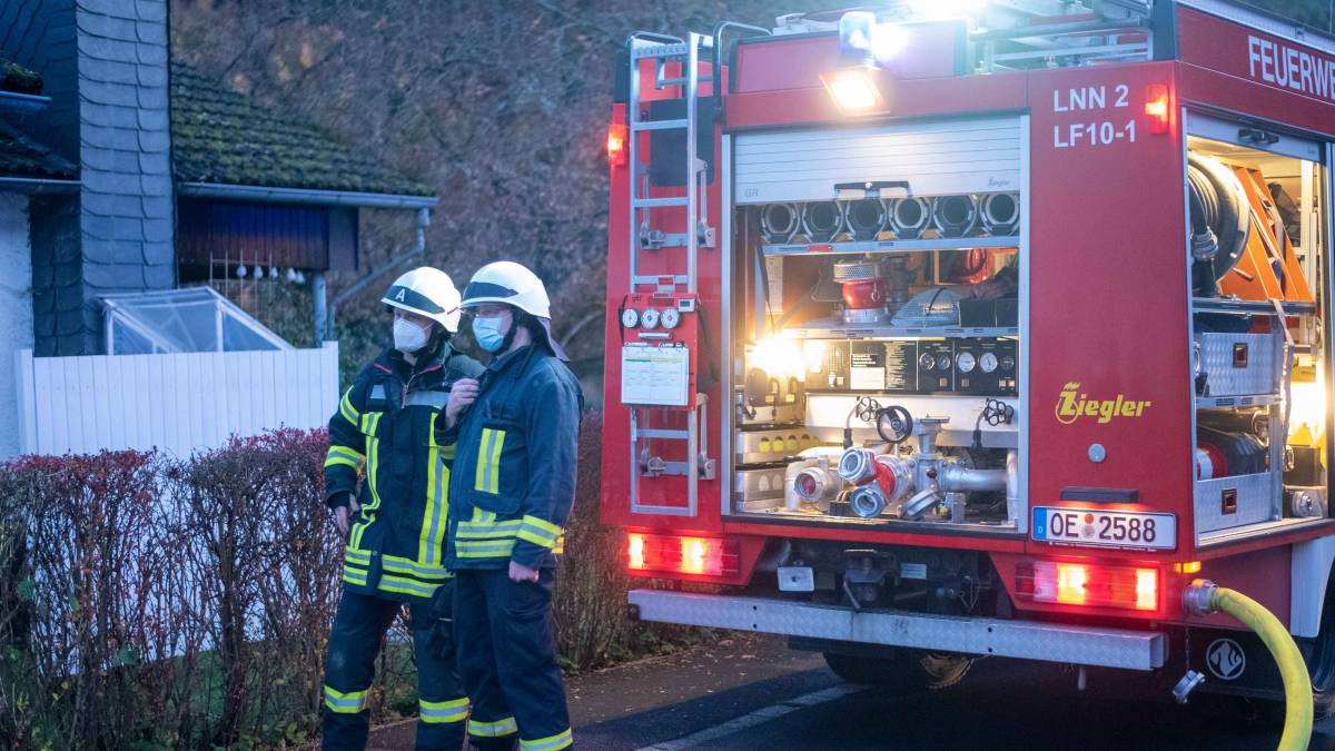 Die Feuerwehr rückte am Mittwochnachmittag zu einem Zimmerbrand in Bilstein aus. von Nils Dinkel