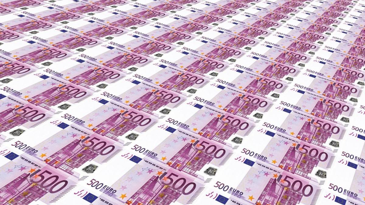 Geld, Geldscheine, Euro, Bargeld, Millionär, Einkommen, Vermögen von Pixabay.com