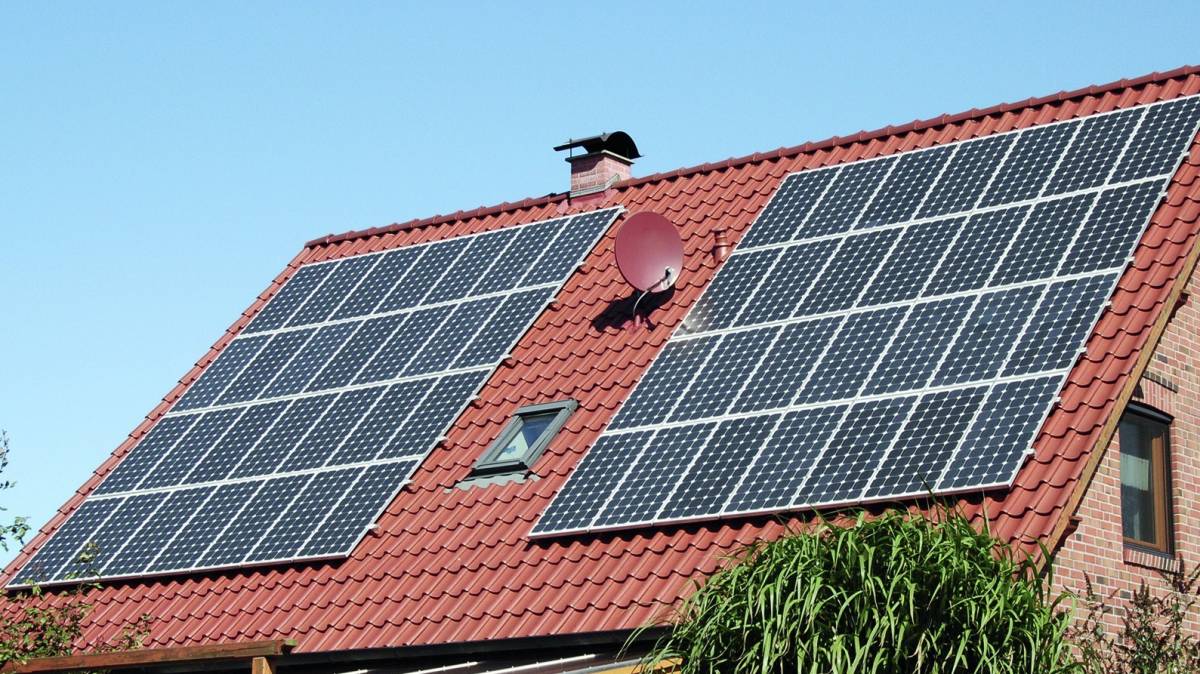 Photovoltaikanlagen sind schon auf zahlreichen heimischen Dächern zu finden. von Bigge Energie