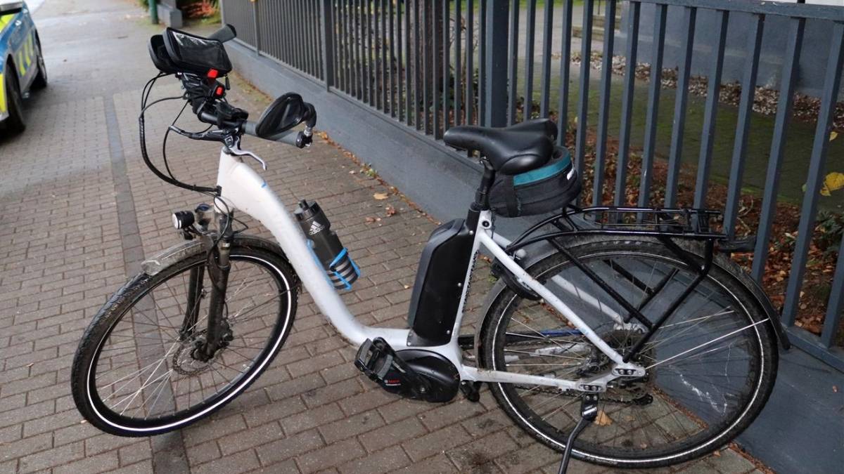 Das E-Bike wurde bei dem Unfall in Attendorn leicht beschädigt. von Polizei Olpe