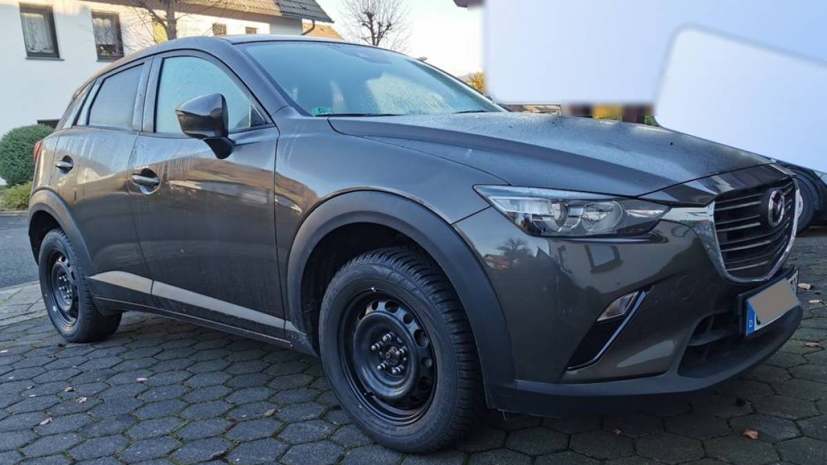 Mit einem solchen Mazda CX 3 (Foto zeigt typgleiches Fahrzeug) wurde der vermisste 84-Jährige zuletzt gesehen. von Polizei Olpe