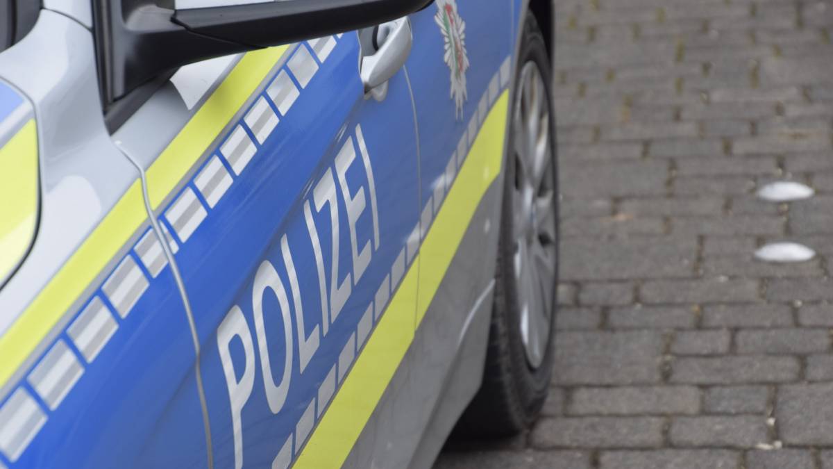 Die Polizei fahndet nach den Tätern, die in Altenhof drei PKW entwendeten.  von Nicole Voss