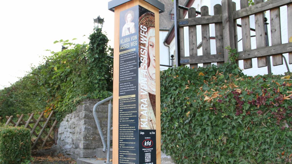 Ein tolles Projekt, das die kfd Elspe in diesem Jahr auf die Beine gestellt hat, ist der Klara-von-Assisi-Weg rund um Elspe. Jetzt ehrte die kfd ihre langjährigen Mitglieder. von privat