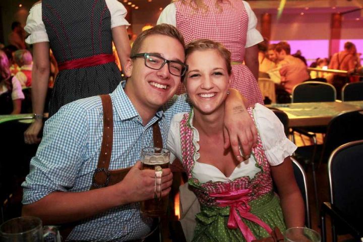 Hunderte feiern wie die Bayern