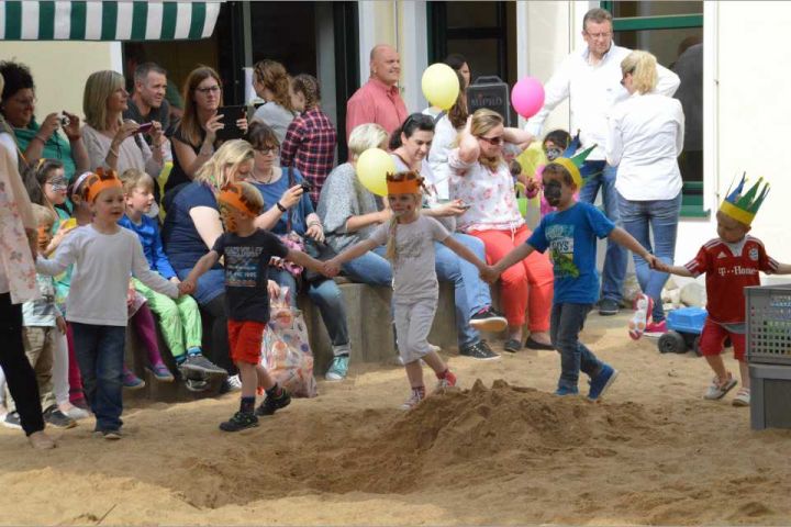 Fröhliches Fest im Kindergarten- und Familienzentrum Spatzennest