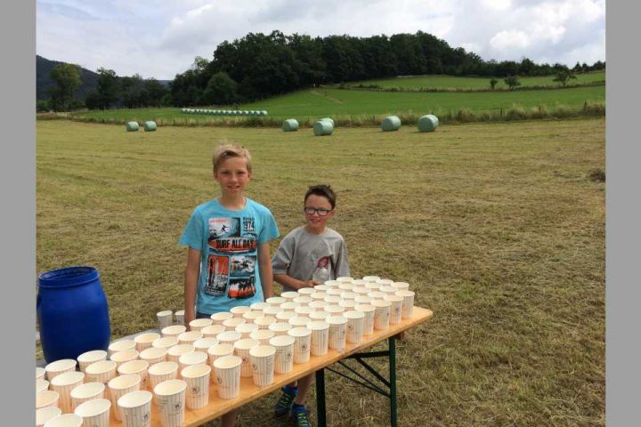 Die Helfer mit den Getränken