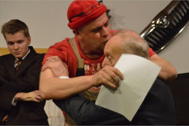 Theatergruppe Hülschotten begeistert mit „Polnische Wirtschaft“