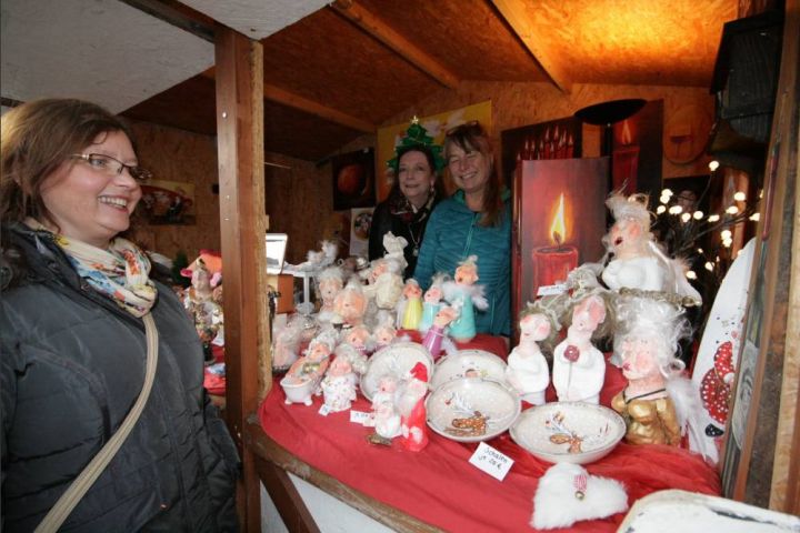 Folklore-Gruppe pflegt Weihnachtsmarkt-Tradition