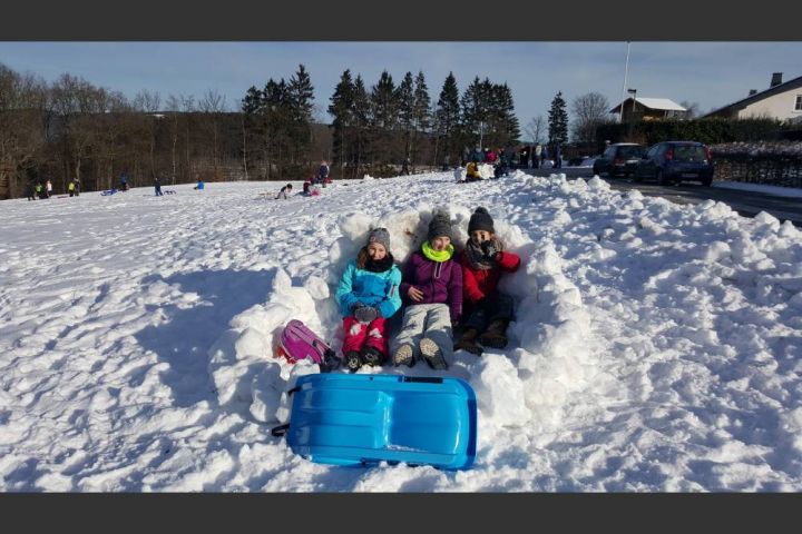 Schulkinder verbrachten tollen Tag im Schnee