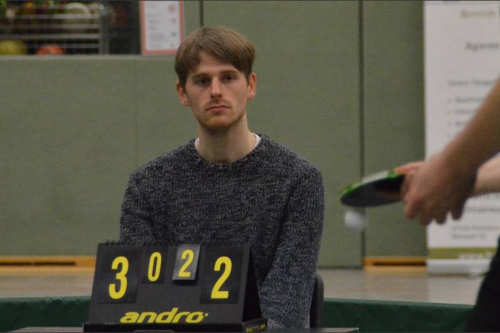 Tischtennis-Neujahrsturnier: Erik Bottroff gewinnt Herren S-Klasse