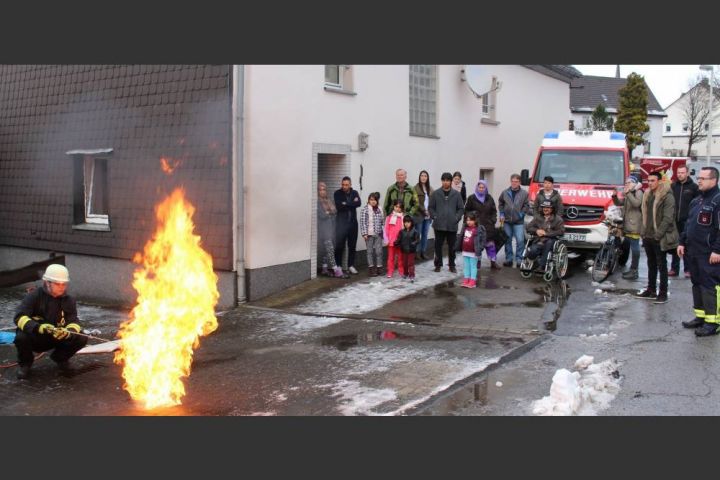 Feuerwehr: Brandschutzerziehung für Flüchtlinge in Attendorn