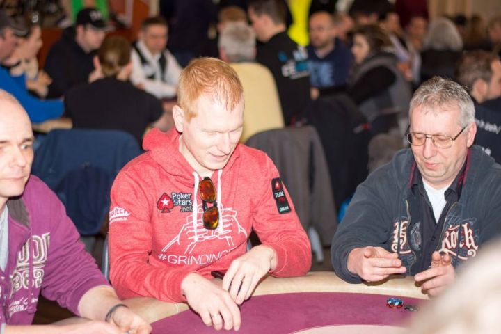 540 Teilnehmer beim Charity Poker Turnier in Altenhundem