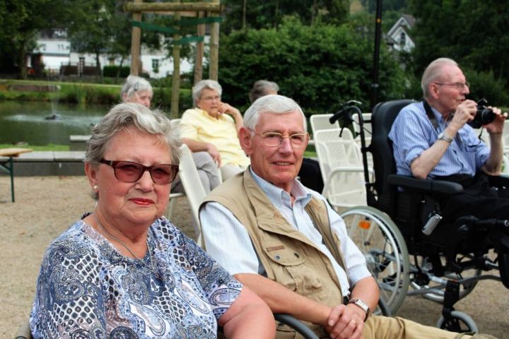 „Serenada-Lennestadt“: Zahlreiche Senioren beim Open-Air in Saalhausen