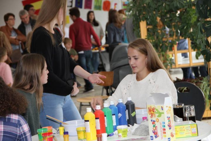 Gymnasium Maria Königin feiert mit mehr als 3500 Gästen Geburtstag