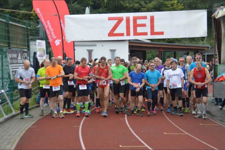 Rund 300 Teilnehmer starten beim Herbstwaldlauf in Fretter