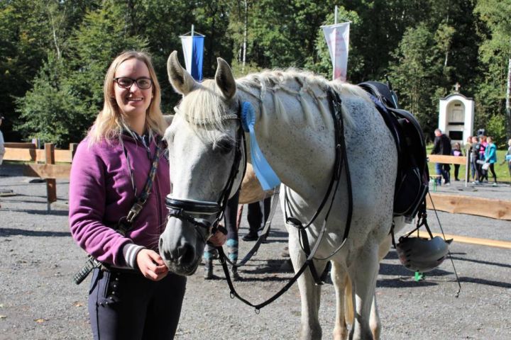 Viele Reitfreunde nehmen an Pferdewallfahrt zum Kohlhagen teil