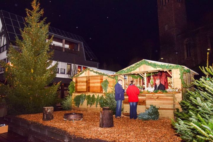 Feierliche Eröffnung des Altenhundemer Weihnachtsmarktes