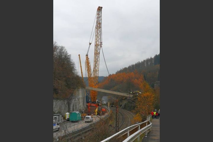 Abriss der Pastoratsbrücke: 340 Tonnen eine Stunde lang im Schwebezustand