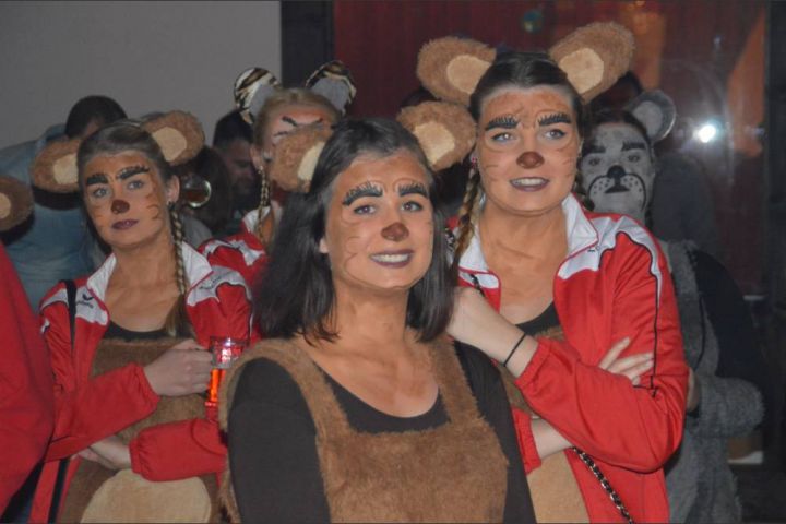 Gardeaufmarsch eröffnet Karnevalssession in Saalhausen