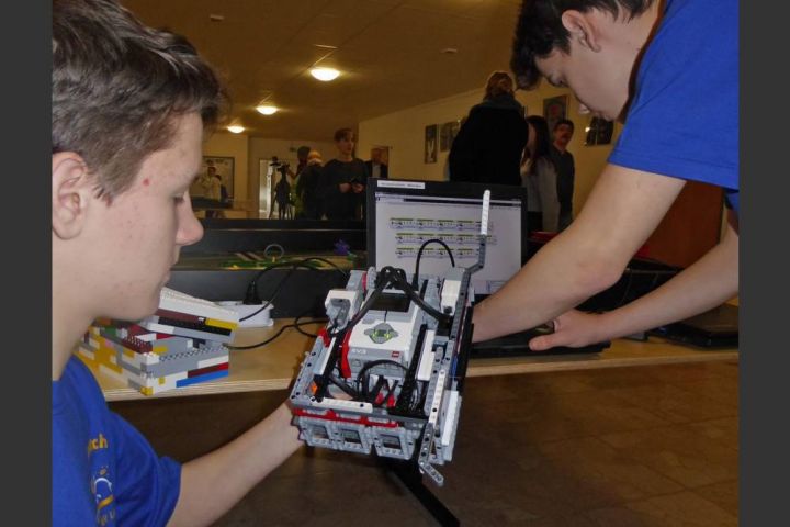 „First Lego League“: Schüler schicken Roboter ins Rennen