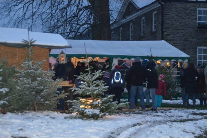 Weihnachtsmarkt in Sange feiert Premiere