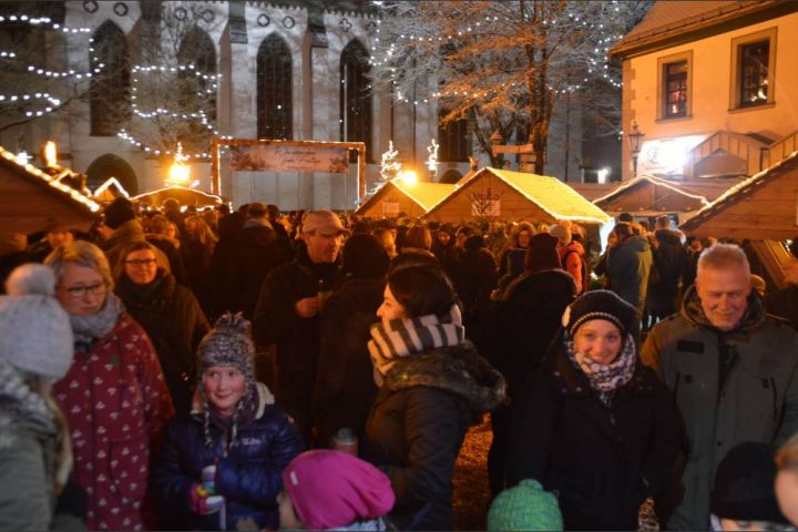 Bürgermeister Pospischil eröffnet Weihnachtsmarkt in Attendorn